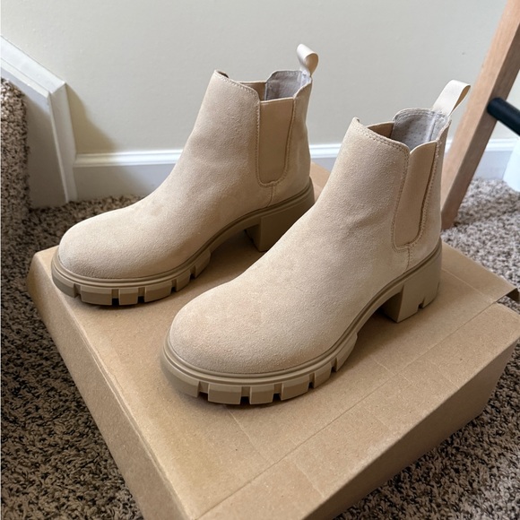 Steve Madden Howler Boot - Picture 2 of 8